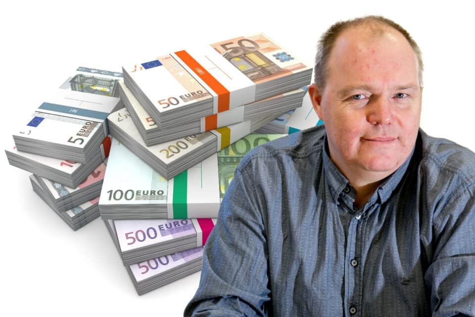 Eesti vanimat ehitusfirmat Pärnu REV juhtinud ja nüüd ettevõttele enam kui 100 000 eurot võlgnev Andres Kesküla. Kohtuotsuse põhjal jättis ta firma kassasse viimata kliendilt sularahas saadud 26 000 eurot.