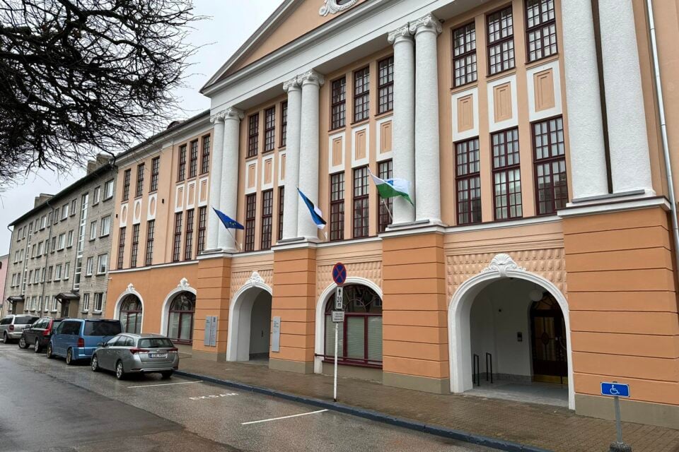 Valga kohtu- ja riigimaja on esimene omataoline Eestis, kus lisaks riigiasutustele on hoones esindatud ka kohus ja prokuratuur.