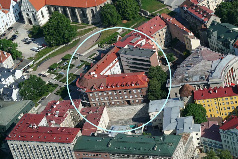 Harju ja Müürivahe tänava nurgal asuvad endised Majandusministeeriumi hooned, kuhu omanik plaanib luksushotelli.