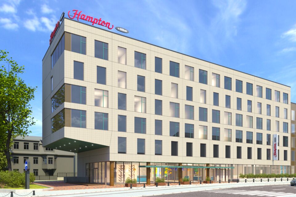 Tartu maantee ja C. R. Jakobsoni tänava nurgale kerkib tänava poolt kuuekorruseline ja kvartali sisemuses viiekorruseline hotellihoone, kus on kokku 185 hotellituba.