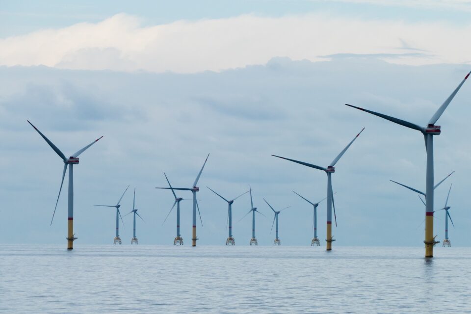 UAB "Ignitis renewables projektai 6" poolt mullu 25. augustil esitatud hoonestusloa taotluse kohaselt kavandatakse Liivi 1 merealale püstitada kuni 57 tuulikut koguvõimsusega kuni 900 MW. Foto on illustratiivne.