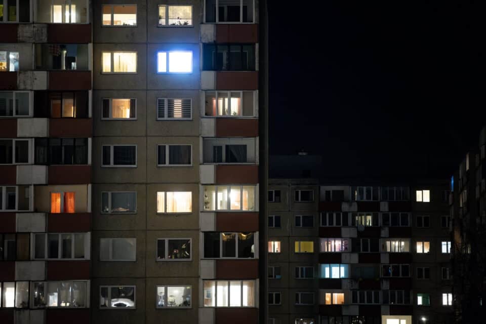 Esimese buumi tipuks kujunes 2005. aasta IV kvartal, mil Tallinnas müüdi kokku 3970 korterit mediaanhinnaga 1043 €/m2. Teise buumi tipp saabus aga 2021. aasta IV kvartalis, mil müüdi 3220 korterit mediaanhinnaga 2369 €/m2.