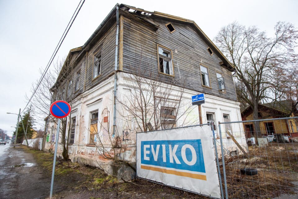 Eviko Ehitus OÜ ajutine pankrotihaldur Maire Arm ütles Ehituslehele, et ühtekokku on firmal võlgu ümardatult 3,4 miljonit eurot ja suurt lootust võlgade tagasi saamiseks võlausaldajatel pole.