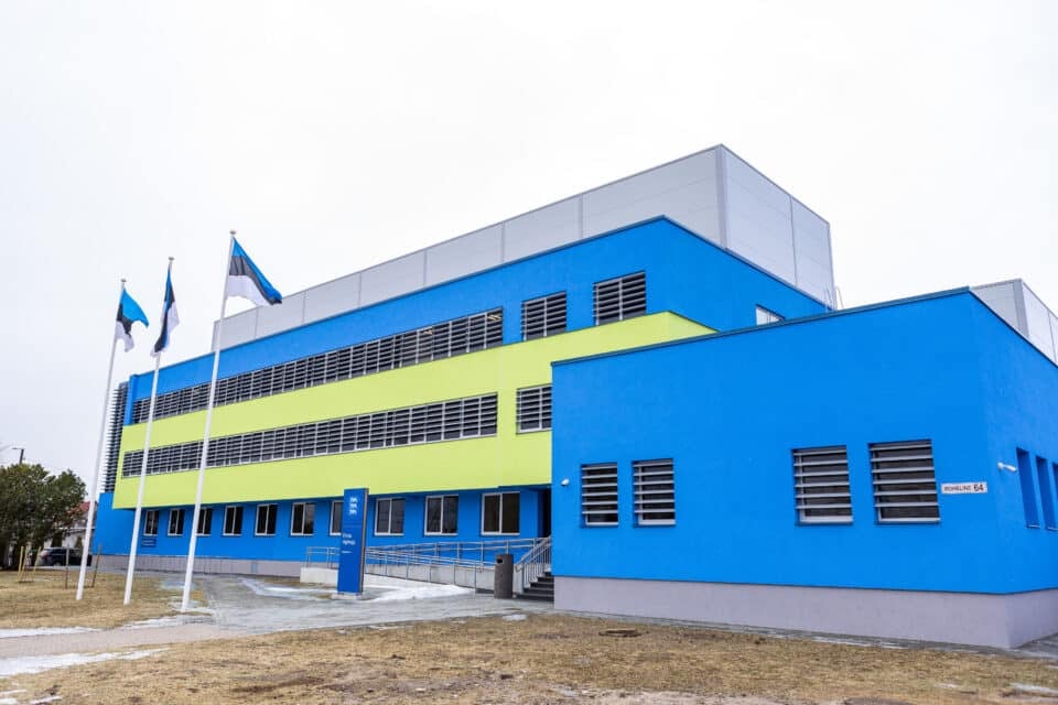 Riigimaja toob kokku asutused mitmest paigast Pärnus, millega jäävad tühjaks nende eelmised kontorid. Ühtekokku vabaneb nii 3400 m2 büroopinda, mille plaanib Riigi Kinnisvara AS müüa.