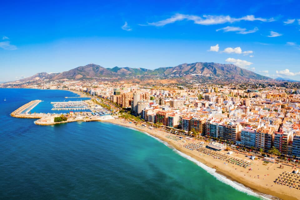 Costa del Soli piirkonnas asuva Fuengirola linna rand ja sadam.