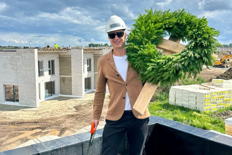 Kristjan-Thor Vähi sõnul jäävad teistest eristuvad ja suunda näitavad ideed tihti kahjuks teostamata, sest ametnikud ei julge teha tavapäratuid otsuseid, vaid jäävad truuks keskpärasusele.
