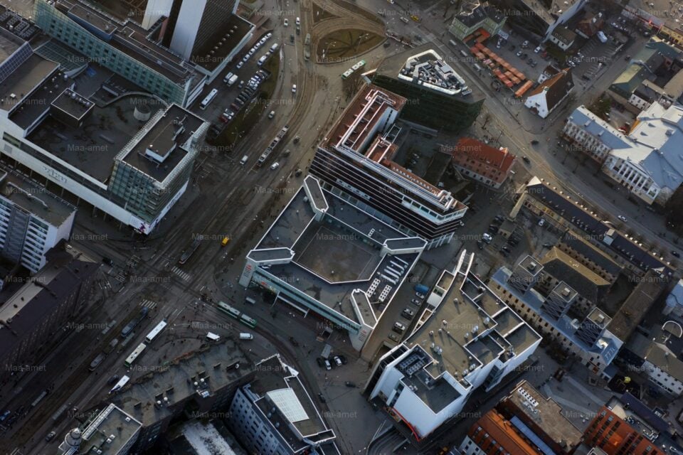 Baltic Horizoni kinnisvarafondi varad Tallinna kesklinnas: Postimaja ja selle kõrval asuv Apollo Plaza.