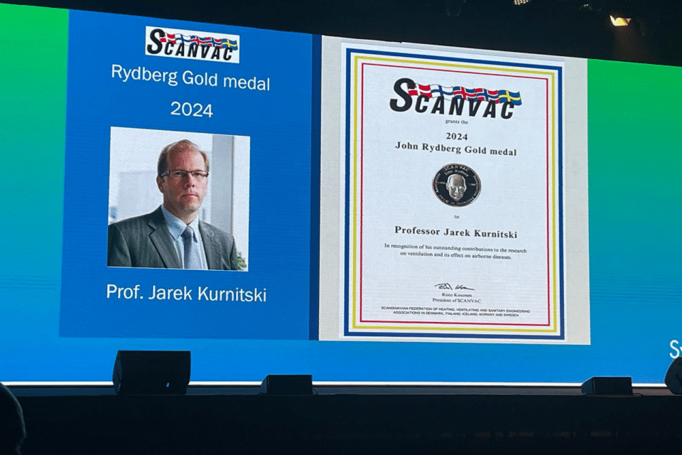Professor Jarek Kurnitski sai autasu.