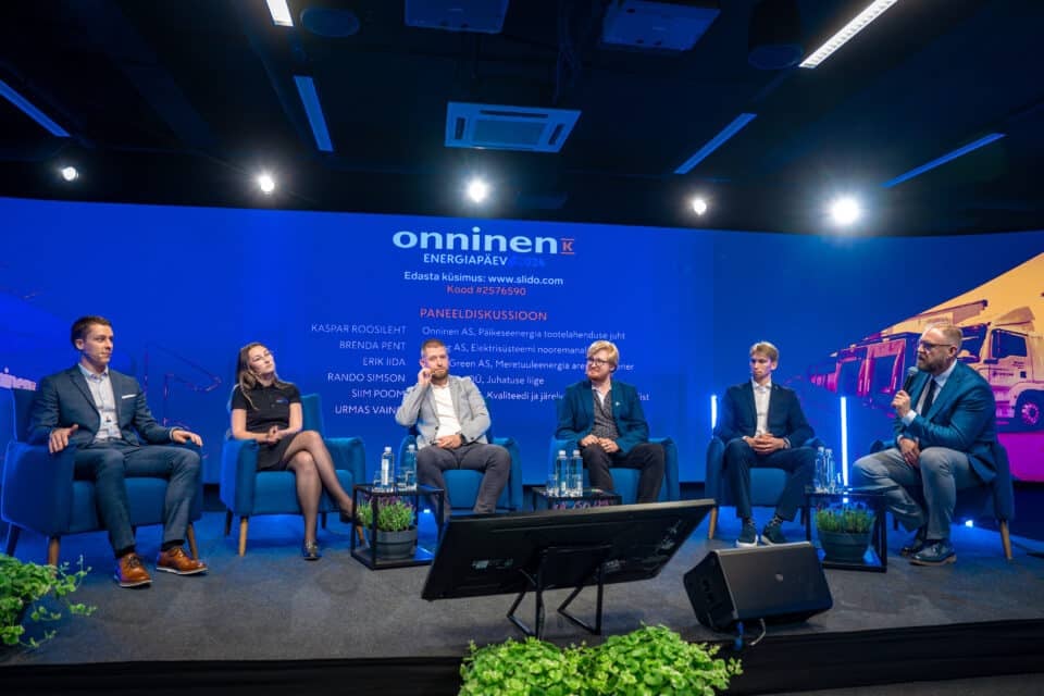 Vasakult: Kaspar Roosileht, Brenda Pent, Raido Simson, Siim Poom ja Erik Iida ming vestlusringi moderaator Urmas Vaino.