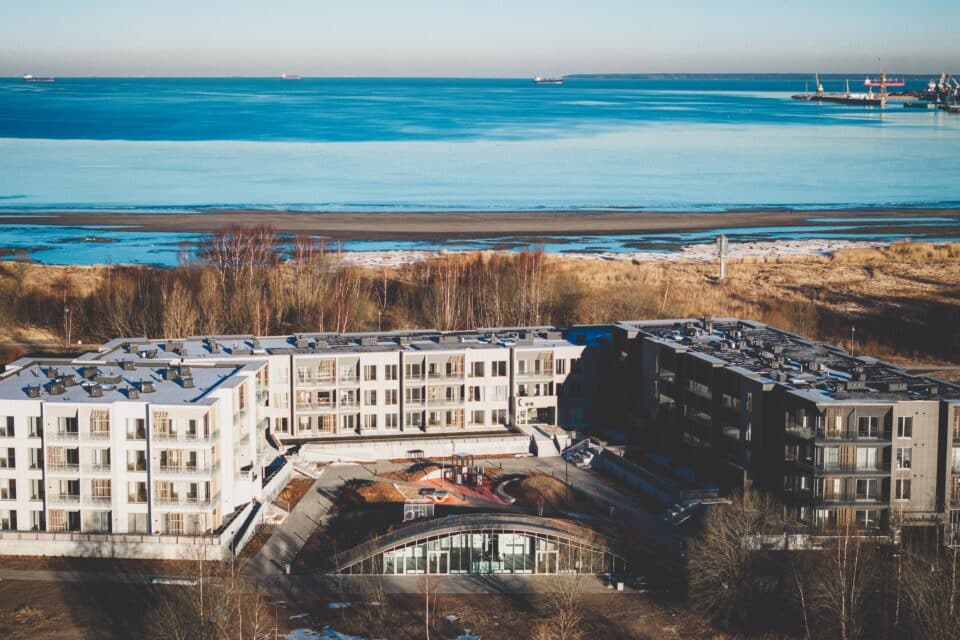 Rannakalda arenduse kliimamõju hindamiseks kasutati Eesti ehituse süsiniku jalajälje arvutusmetoodikat, mille on välja töötanud TalTechi teadlased koostöös Soome ettevõtte One Click LCA ekspertidega.