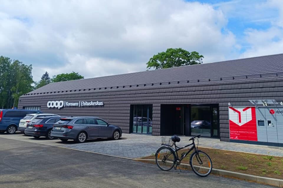 Puurmani Coopi uue hoone ehitajaks oli Ehitustrust ja projekteerijaks Arhitektuuribüroo STUDIO-3.