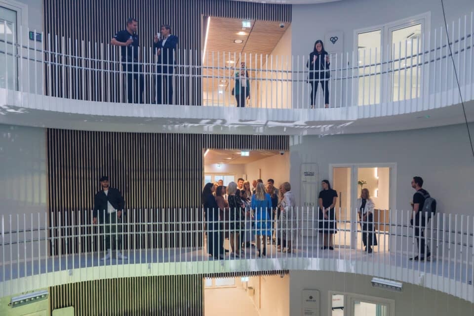 Uues 9450-ruutmeetrise põrandapinnaga tervisemajas hakkavad patsiente vastu võtma ligikaudu 25 teenusepakkujat enam kui 250 spetsialistiga.