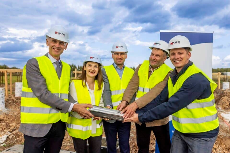 Uuele terminalile panid nurgakivi ACE Logistics Leedu projektijuht Ignas Puluikis, ACE Logistics Leedu tegevjuht Juana Kudarauskiene, ACE Logistics Grupi tegevjuht Andres Matkur, ACE Logistics Grupi nõukogu esimees Karli Lambot ja Mapri Ehituse tegevjuht Tarmo Roos.