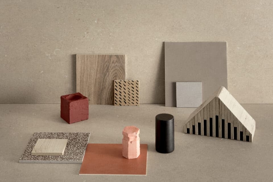 Meeleolu kollaaž Lea Ceramiche'i keraamilisele plaadi Intense beežile versioonile.