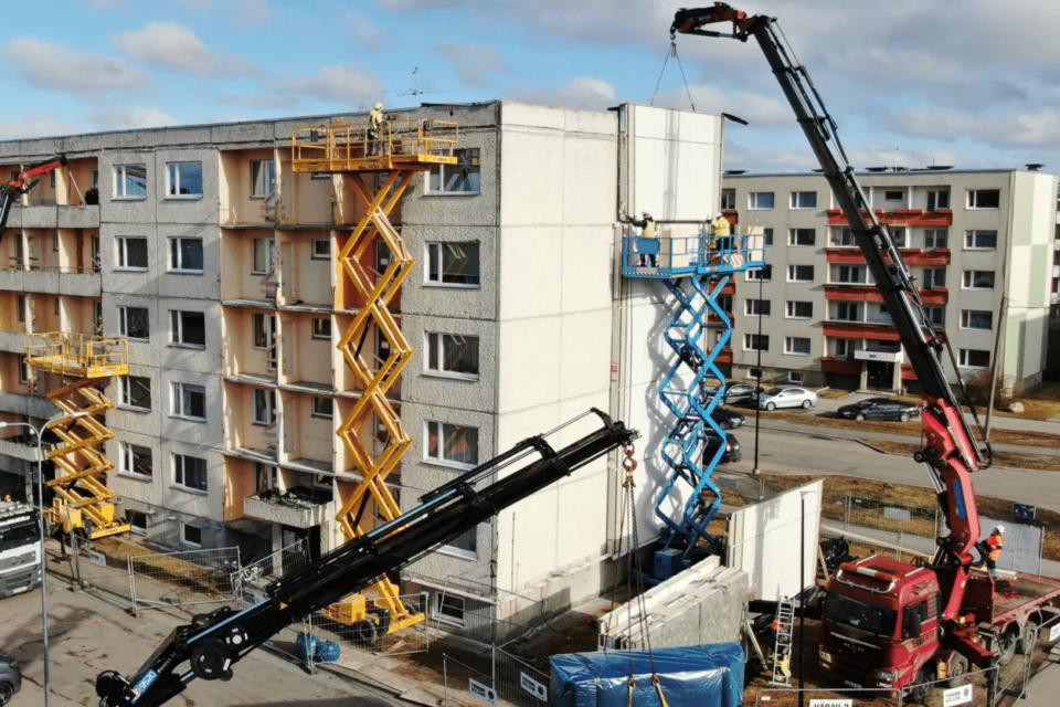 Tehaselisel renoveerimisel kestavad ehitustööd objektil oluliselt lühemat aega, need on kiiremad, turvalisemad ning puhtamad. Oluliselt vähem tekib ka jäätmeid.
