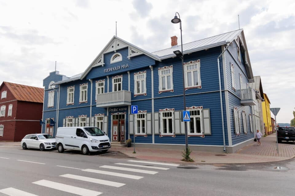 Üheks muinsuskaitse aastaauhinna nominendiks on Võru linna Kreuzwaldi tänaval paiknev Freinholdi maja.