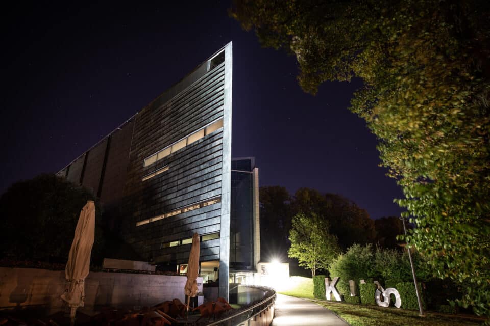Kumus saab näha kunstnik Hilda Kamdroni emotsionaalseid joonistusi Tartu linnapildi moondumisest.