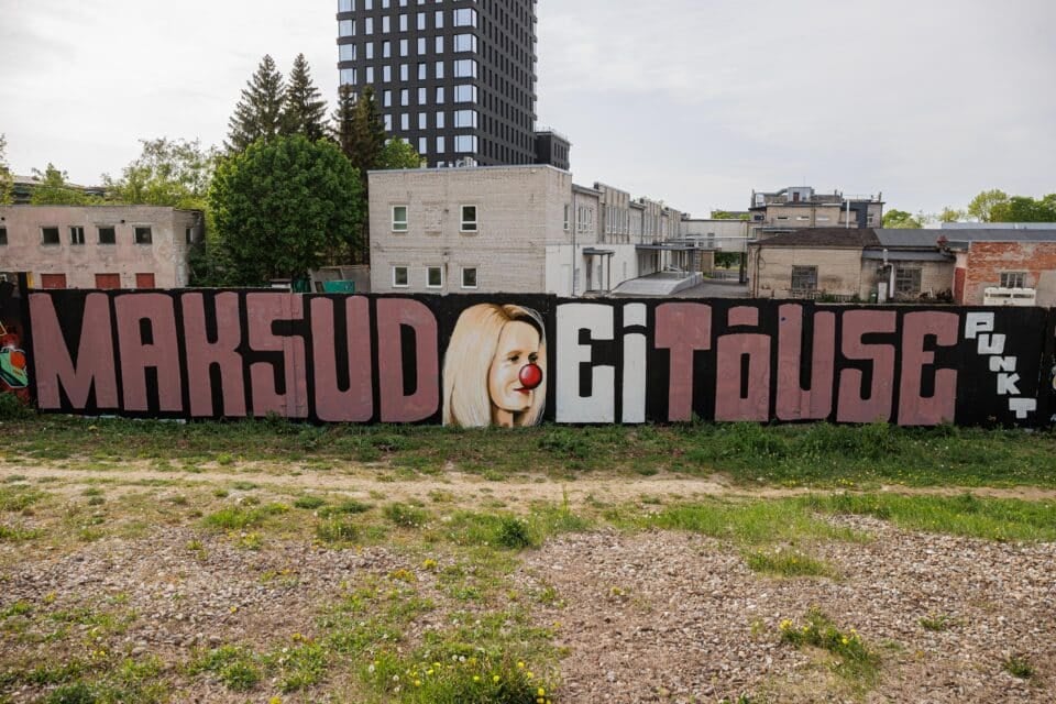 Tundmatu kunstniku valminud seinamaal Kristiina linnaosas Tondi rongipeatuse läheduses.