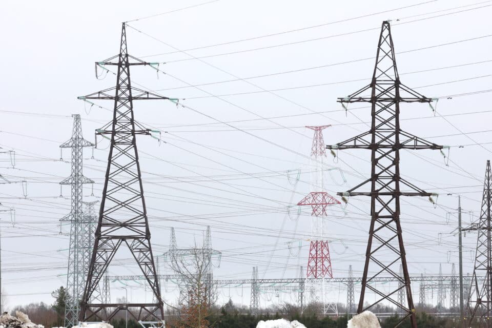 Kui võrku tekib liiga palju elektrit või tarbijad vajavad ootamatult rohkem energiat, tuleb mängu paindlikkus. Seda pakuvad ettevõtted, kes saavad kiiresti suurendada või vähendada oma elektritarbimist või -tootmist.