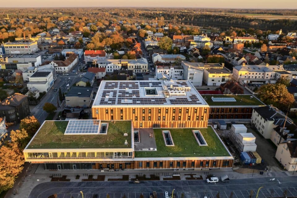 Viljandi haigla uus hoone on juba valmis, ent haigla avatakse tänavu suvel. Seni toimub mööbli ja meditsiinitehnika paigaldamine ning seadistamine.