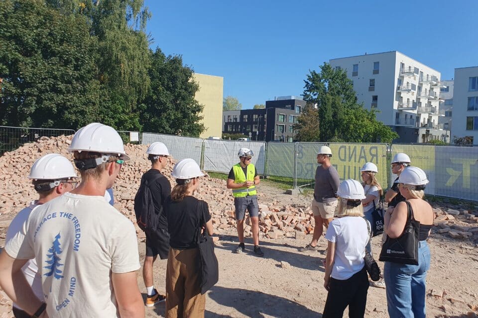 Ehitiste projekteerimise ja ehitusjuhtimise eriala õpetatakse nii Tallinnas kui Tartus.