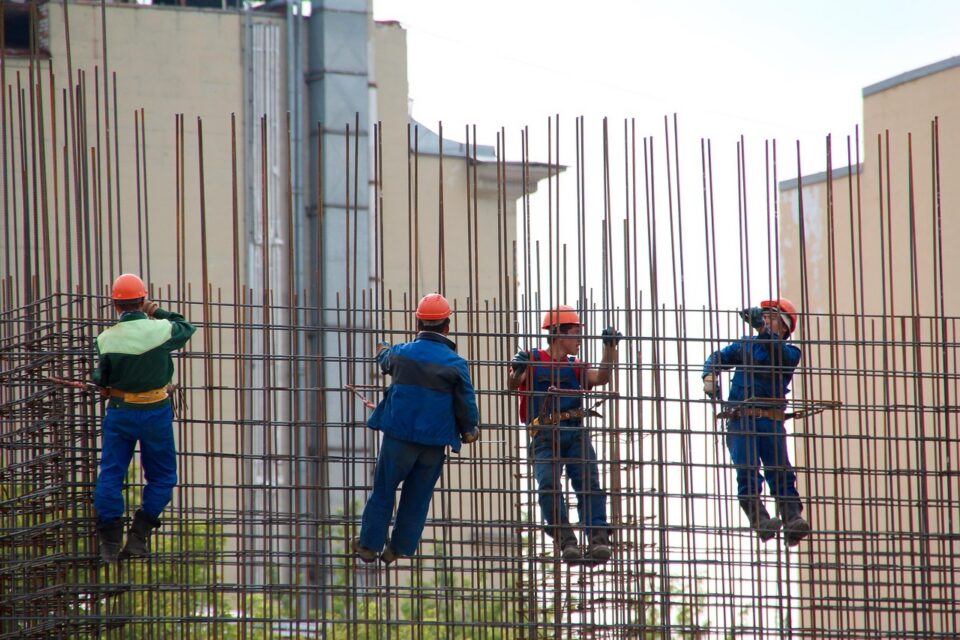 Ehitussektoris on peamiseks rikkumiseks tööohutusnõuete eiramine kõrgustes töötamisel.