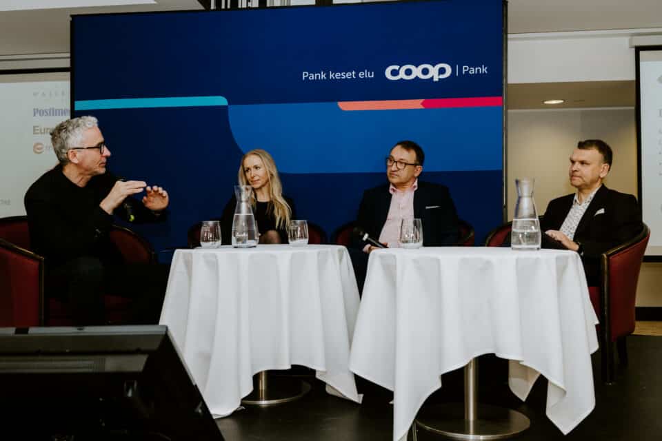 Kinnisvarafirmade liidu konverentsil vestlesid laval moderaator Ardi Roosimaa, Favorte müügijuht Liina Tettermann, Ülemiste Centeri juhatuse liige Guido Pärnits ja US Real Estate'i juhatuse liige Gert Jostov.