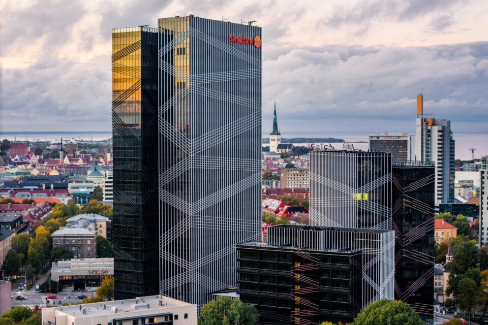 Arteri kvartali kolmest hoonest koosnevas 68 000 m² suuruses kompleksis on kasutusel täielik funktsionaalse ja dünaamilise valgustusjuhtimise lahendus.