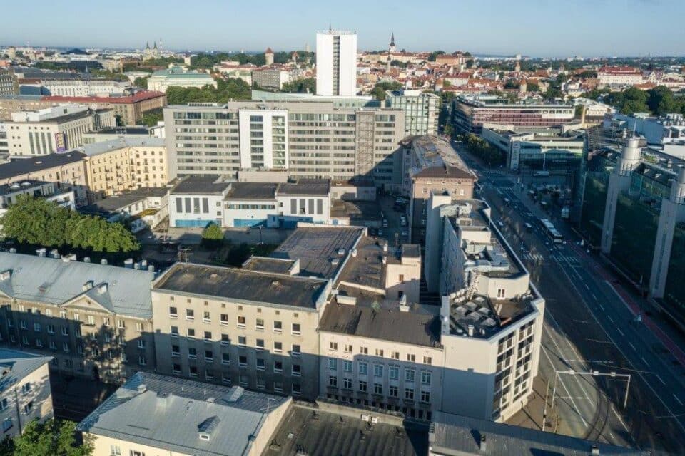 Riigi Kinnisvara pani oksjonile Tallinna kesklinnas Maneeži tn 2//4 kinnistu.