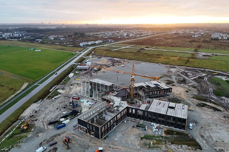 Droonifoto valmivast Tiskre koolist.
