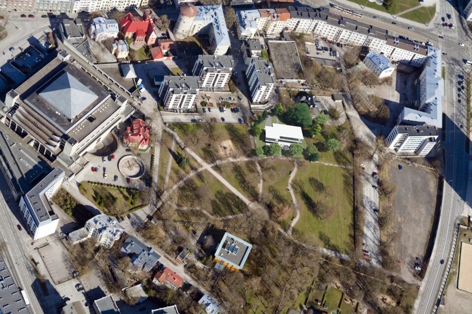 Tõnismäel asuv Tuvi park on 2004. aastast riikliku looduskaitse all.
