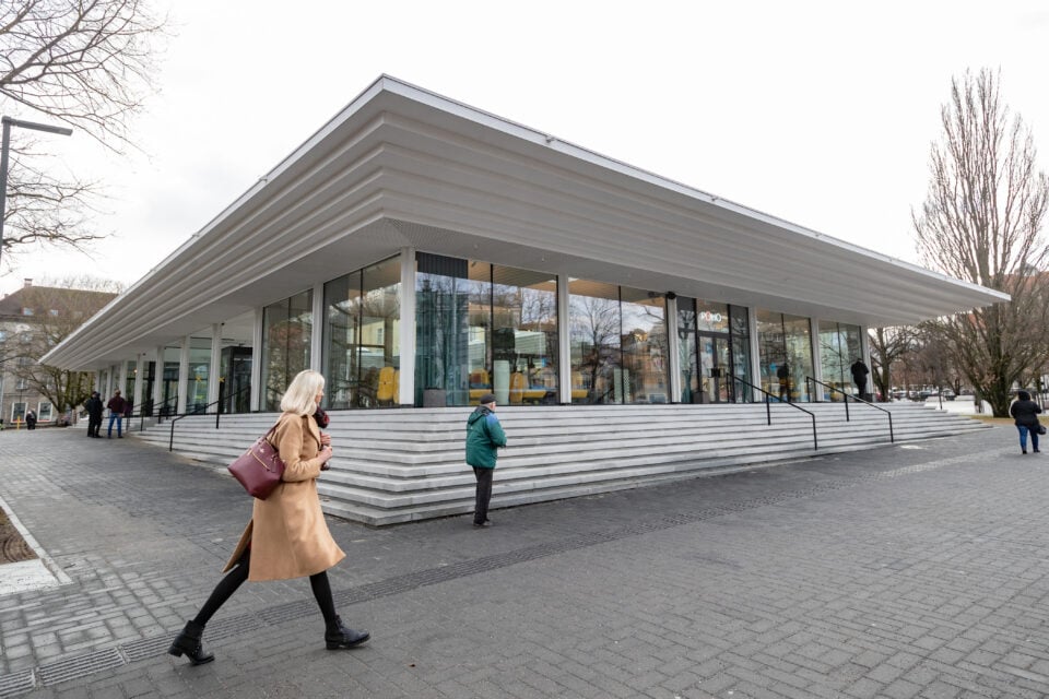 Kadarik Tüür Arhitektide loodud paviljon Tammsaare pargis on arhitekt Karin Laose hinnangul hea näide sellest, et arhitektide meeskondadel on oma äratuntav käekiri.
