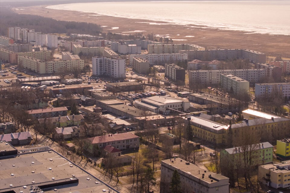 Pärnu endise bussipargi ala vahetas omanikku.