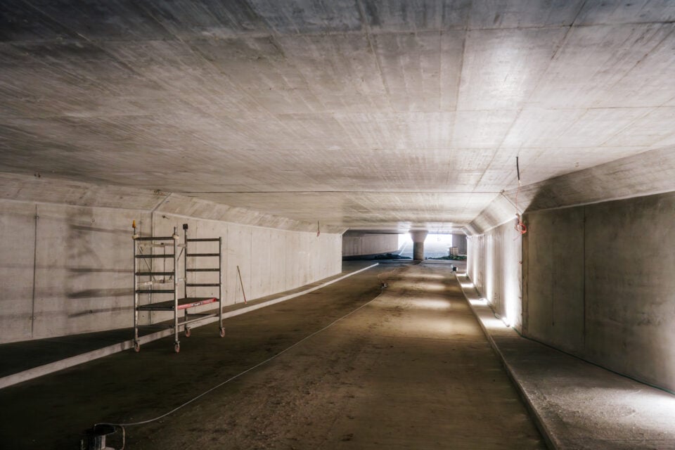 Hipodroomi kvartali tunnel pole täna ametlikult varjumiskoht, kuid sarnased lahendused uusarenduste juures tekitavad Reterra esindaja sõnul võimaluse olemasolevat taristut selleks tarbeks kohandada.