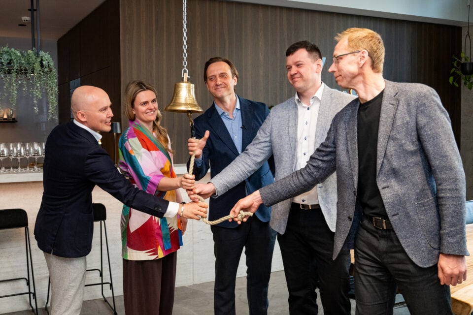 Börsikella helistavad Liveni arendusjuht ja partner Mihkel Simson, loovjuht Alina Kester, tegevjuht ja partner Andero Laur, finantsjuht Joonas Joost ja nõukogu esimees Andres Aavik.
