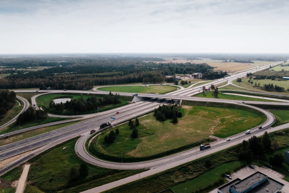 Kanama viadukt, esiplaanil mahasõiduramp, kus kivipurustajaga õnnetus juhtus.