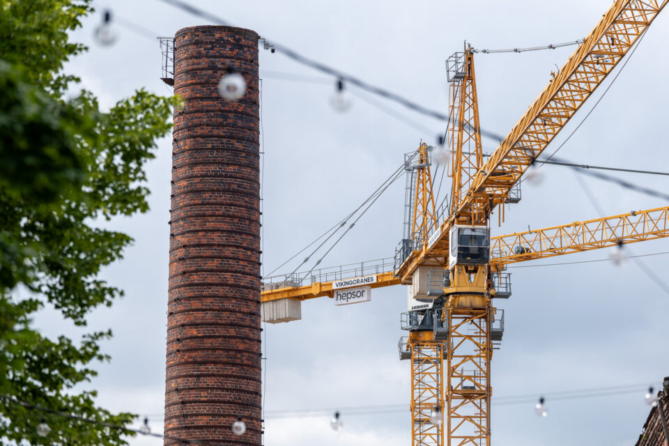 Tornkraanad Põhja-Tallinna ehitusplatsil.