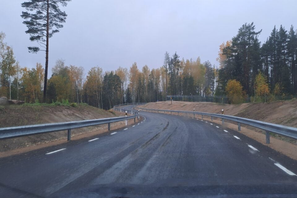 Uus ümbersõit kulgeb osalt Saatse saapa lääneküljel piiritara ääres.