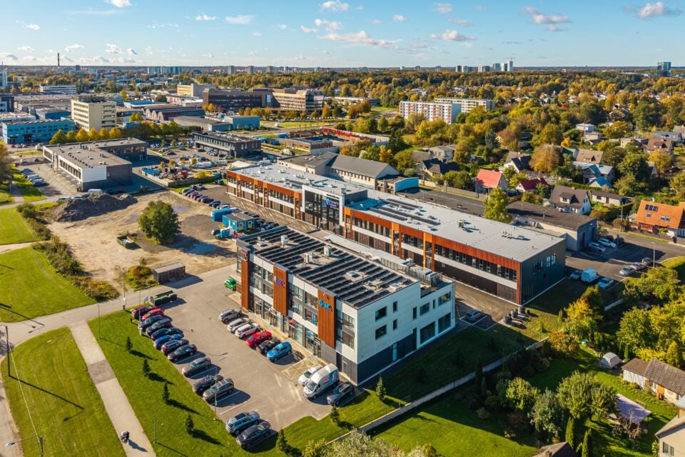 Lucky 4 kvartal: esiplaanil Laki 4 hoone, selle taga Mustjõe 39 ja 39a hooned.