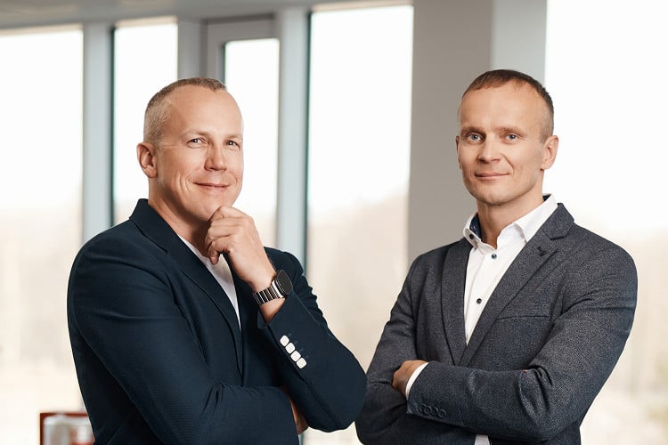 Kümme aastat ehituskaupade e-poodi ehitanud Alar Kalmus ja Jako Tsäko soovivad ettevõtte müüa Puumarketile. Tehing ootab konkurentsiameti luba.
